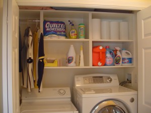 Laundry closet storage